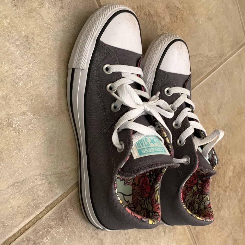 Converse All Stars size 6